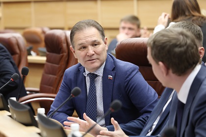 Александр Гаськов предложил установить стелу в память о погибших во время пандемии медработниках